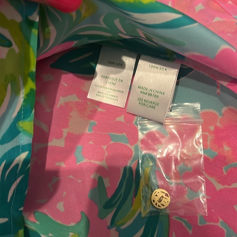 Lilly Pulitzer ELSA 100% Silk Top Pineapple Shake size Medium NWT - Picture 4 of 8